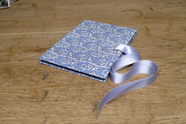 Mini photo book for 14 photos, blue and white, vintage-style